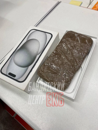 "İphone 15" aldı, görün qutudan nə çıxdı