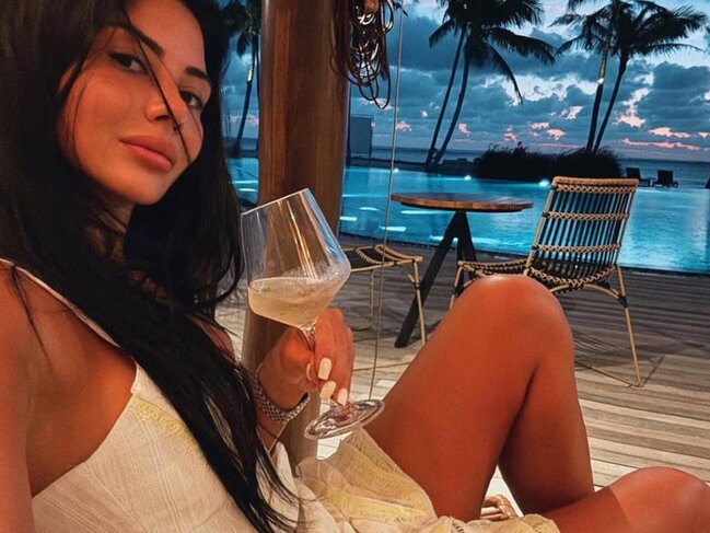 "Mən həmin bəylə ailəli olmalı idim, hər kəs məni ev yıxan biri kimi gördü..." - Aysel