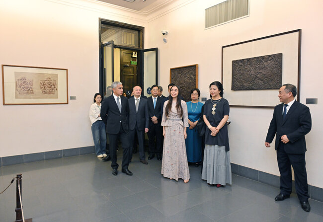 Leyla Əliyeva Vyetnamda muzeydə - Fotolar