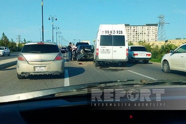 Sumqayıtda zəncirvari qəza: Beş avtomobilə ciddi ziyan dəydi