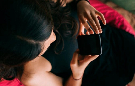 "Instagram"dakı əxlaqsız yazışmalar: Dəfələrlə xəyanət edən ərindən qisas aldı