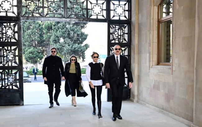 Prezidentlə ailəsinin paraddan YENİ FOTOLARI