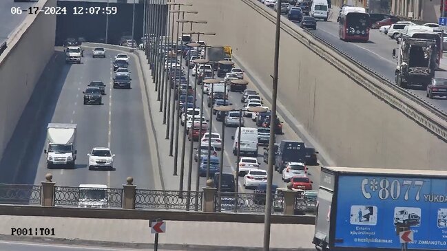 Qəza oldu, "Koroğlu" və "20 Yanvar" istiqamətində sıxlıq yarandı