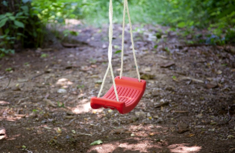 11 yaşlı qız yelləncəyin ipinə dolanaraq boğuldu: Hadisə yerindən GÖRÜNTÜLƏR
