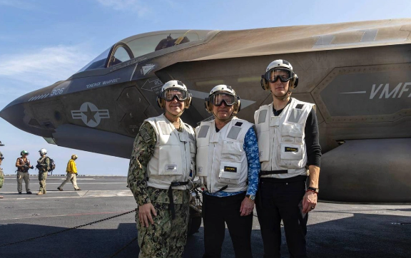 Vaşinqtondan Tehrana mesaj: Uitkoff və Kuşner İranla danışıqlardan sonra ABŞ aviadaşıyıcısına baş çəkiblər