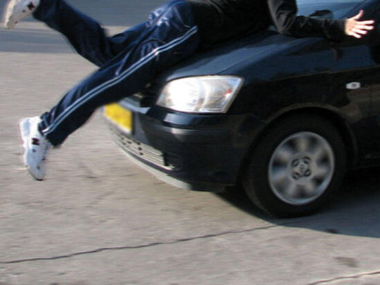 Bakıda yeniyetmə oğlanı avtomobil vurub