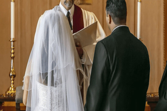 Ərini özünə toy edəndə tutdu: Kişi belə qaçdı