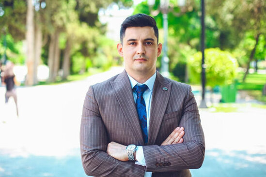 İntim kadrlar, iki min manatlıq cəza, şərəf məhkəməsi: Nazirlik əməkdaşının 8 il sonra yayılan videosu - FOTO