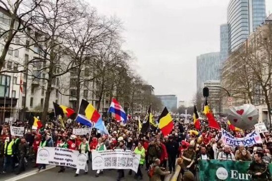 Brüsseldə kütləvi antikovid nümayişi keçirilir - VİDEO