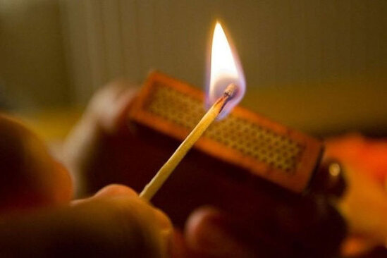 Bakı sakini qayınata və qayınanasını yandırdı