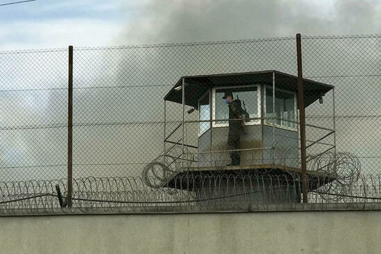 Gürcüstanda həbsxanada güclü yanğın olub: Məhbuslar arasında ölənlər var - VİDEO