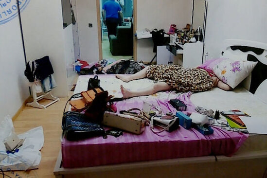 Bakıda DƏHŞƏT: Dostları ilə birləşib sevgilisini yataqda öldürdü - FOTO/VİDEO