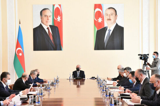 Baş nazir ərzaq təhlükəsizliyi və qiymət artımı ilə bağlı müşavirə keçirib