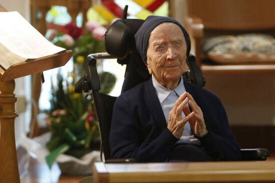 Dünyanın "yeni" ən yaşlı insanı fransız rahibə oldu: "Tanrı məni çağırmağı unudub deyəsən"