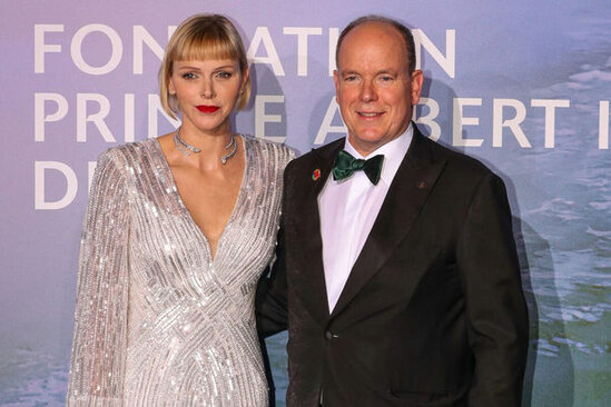 Onunla tədbirlərə qatılması üçün həyat yoldaşına pul ödəyir? - İDDİA