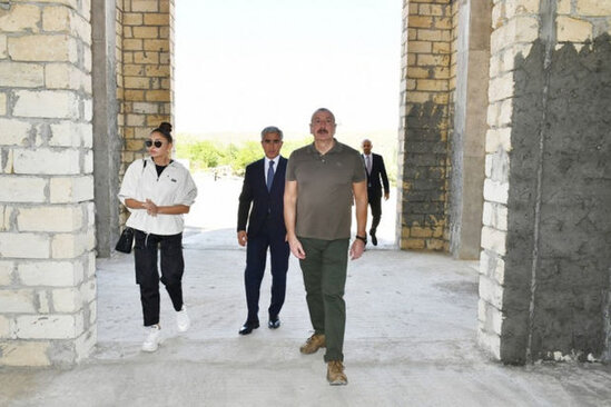 İlham Əliyev və Mehriban Əliyeva Zəngilan məscidinin tikinti işləri ilə tanış olublar