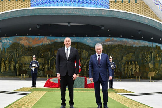 Azərbaycan və Özbəkistan prezidentləri Fəxri qonaqlar xiyabanında ağac əkiblər