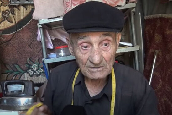 Prokurorun borclu qaldığı papaqçı - VİDEO