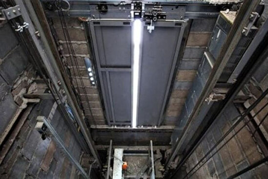 Düyməni eyni anda basmaq, tavana, qapıya toxunmaq: Dəhşətli lift qəzaları və səbəbləri - VİDEO