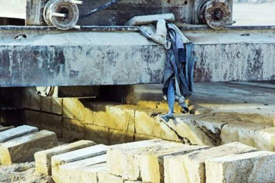 Bakıda daş karxanasında fəhlə kombaynın qurbanı oldu