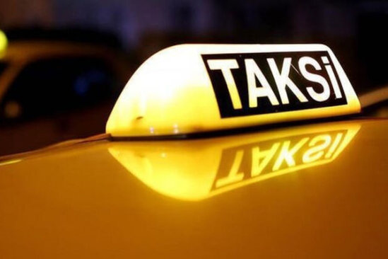 Bakıda taksi sürücüsü avtomobildə qadını döydü