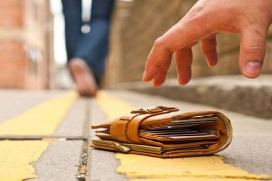 Bakıda əcnəbi turistə qarşı dələduzluq: 100 mini oğurlandı