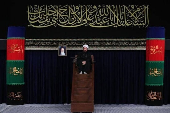 Xameneinin iqamətgahının sütunları Azərbaycan bayrağının rənglərinə boyanıb - FOTO