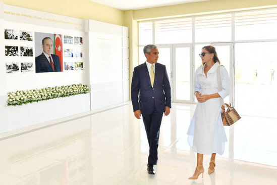 Mehriban Əliyeva orta məktəb və körpələr evi-uşaq bağçasının açılışında iştirak edib