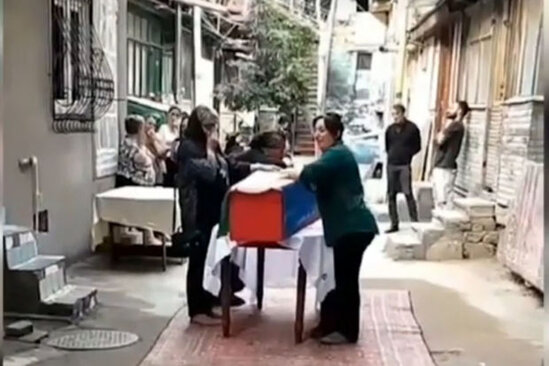 Analar anasız şəhidi ağladı: Yas mərasimindən görüntülər - VİDEO