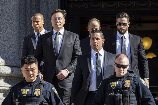 İlon Mask qorxuya düşdü: Mühafizəçilərini silahlandırdı