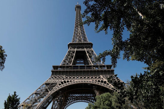 Eyfel qülləsi ziyarətçilərin üzünə bağlandı