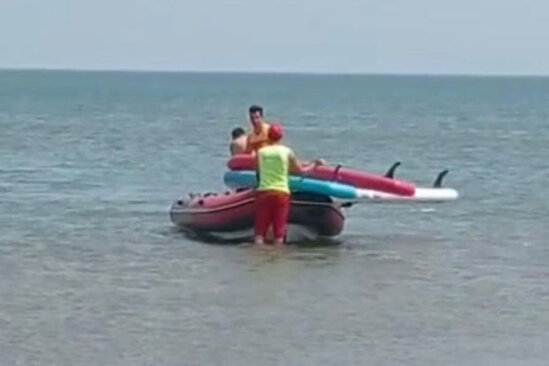 Dənizdə batma təhlükəsində olan iki nəfər xilas edildi - VİDEO