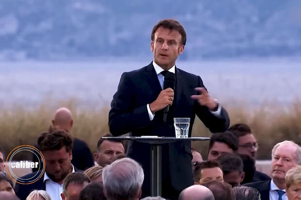 Makronun gücsüzlüyü - VİDEO