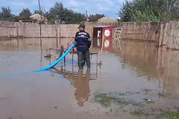 Beyləqanın kəndlərində həyətyanı sahələri su basıb - VİDEO