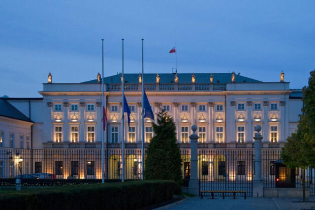 Polis prezident sarayına basqın etdi: Keçmiş nazir və müavini saxlanıldılar - FOTO/VİDEO