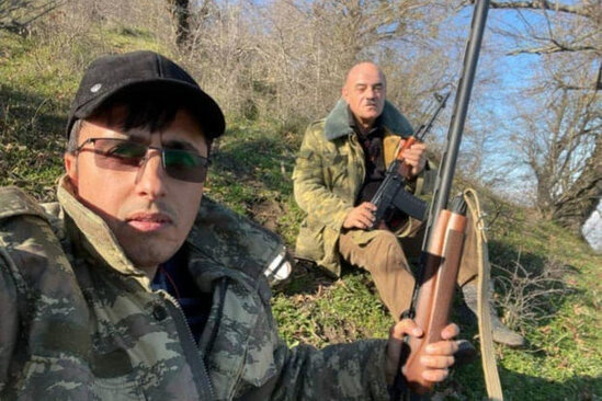 Nazirliyin silahla fotosu yayılan vəzifəli şəxsi işdən çıxarıldı
