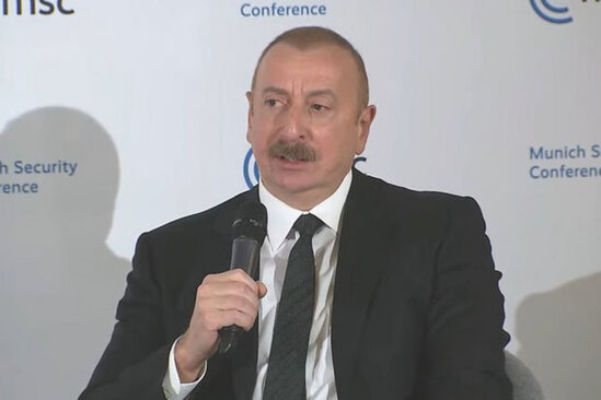 İlham Əliyev Münhen Təhlükəsizlik Konfransı çərçivəsində plenar iclasda iştirak edir - VİDEO