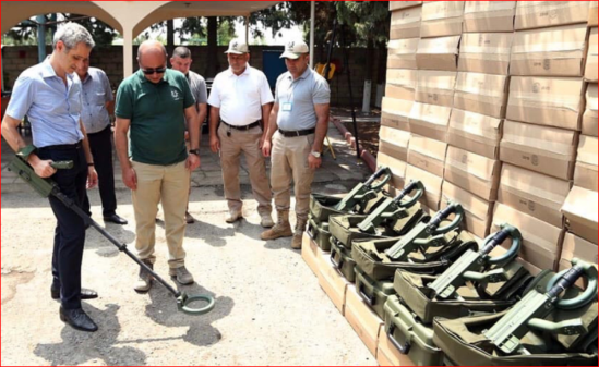 Fransa Azərbaycana minaaxtaran detektorlar hədiyyə etdi - FOTO