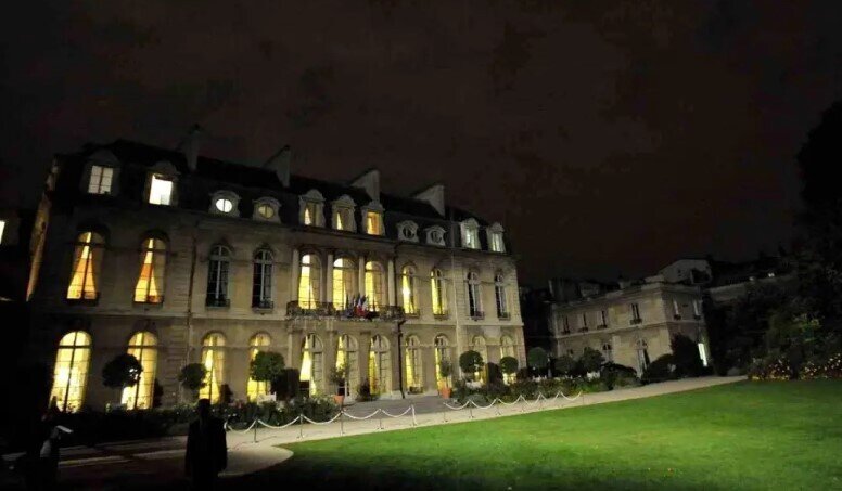 Fransa Prezident Sarayı da soyuldu: Boşqabları oğurlayıb internetdə satmaq istədilər