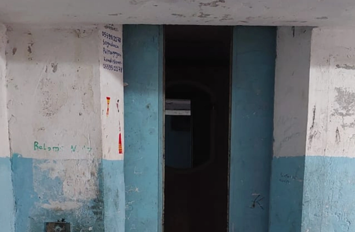 Bakıda 70 ailənin həyatı təhlükədə: Hər an lift faciəsi baş verə bilər