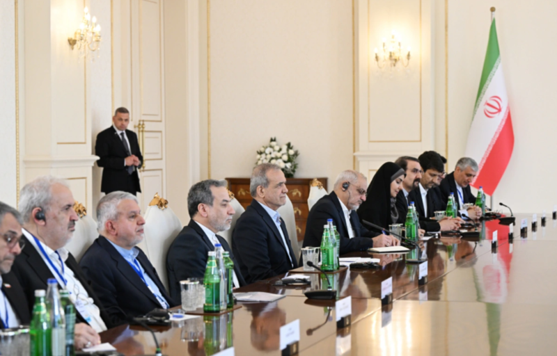 İlham Əliyevin Məsud Pezeşkian ilə geniş tərkibdə görüşü olub