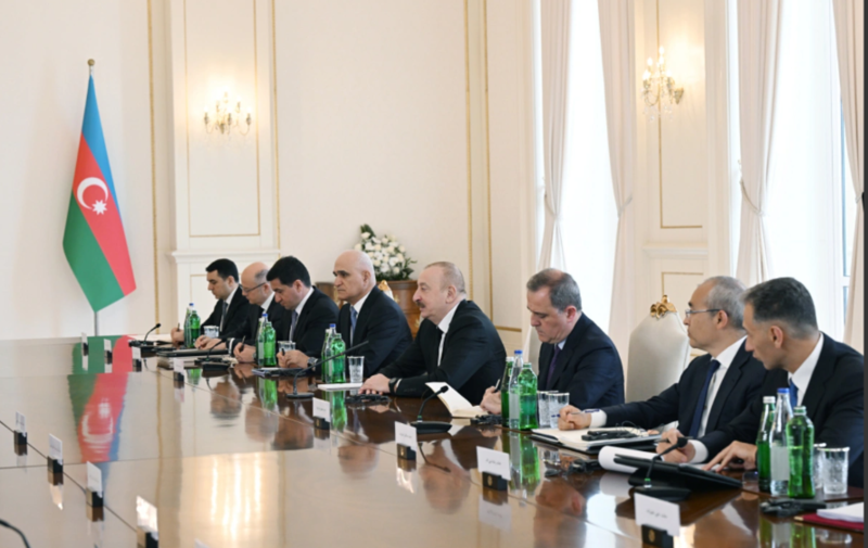 İlham Əliyevin Məsud Pezeşkian ilə geniş tərkibdə görüşü olub