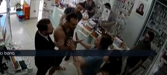 Aptekə hücum edib hər yeri dağıtdı - ANBAAN VİDEO