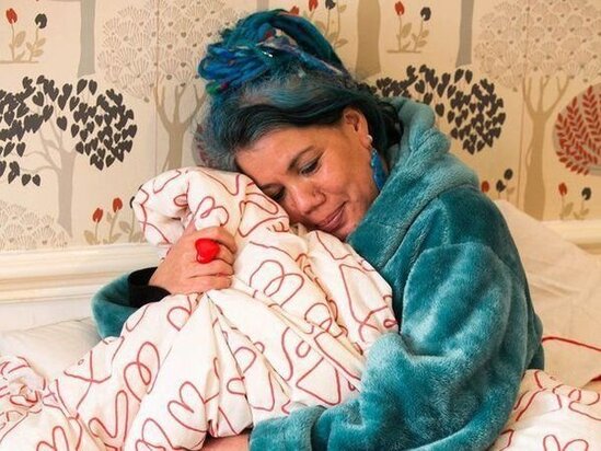 49 yaşlı qadın yorğanına ərə getdi - "Xoşbəxtəm"