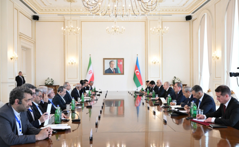 İlham Əliyevin Məsud Pezeşkian ilə geniş tərkibdə görüşü olub