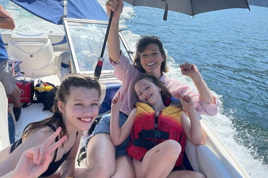 Milla Yovoviç qızı ilə fotolarda pərəstişkarlarını heyran etdi - FOTO