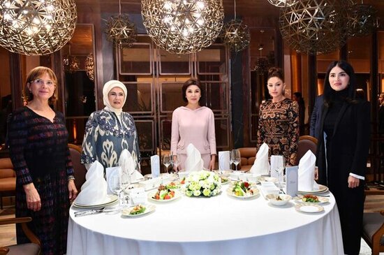 Mehriban Əliyevanın geyimində tarixi detal