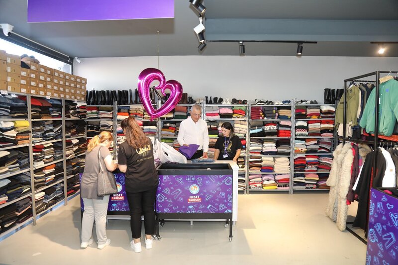 Mağazanının soyunub-geyinmə otağında qadınların görüntülərini çəkən şəxs saxlanıldı