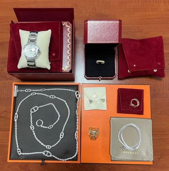 Gömrükdən qanunsuz keçirilən brend geyim əşyaları aşkar olunub - FOTO