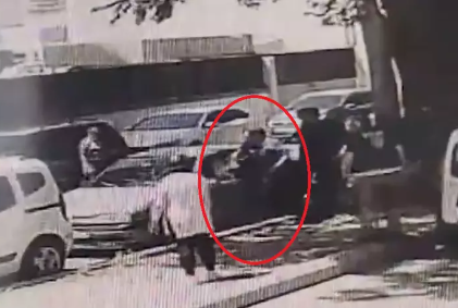 Ana-ata əkizləri maşında qoydular: Polis son anda onları xilas etdi